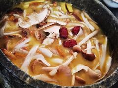 -南渝食府.墨脱石锅松茸鸡