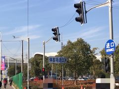 -秀沿路地铁站停车场