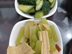 -牛一嘴·兰州牛肉面·大盘鸡(财富中心店)