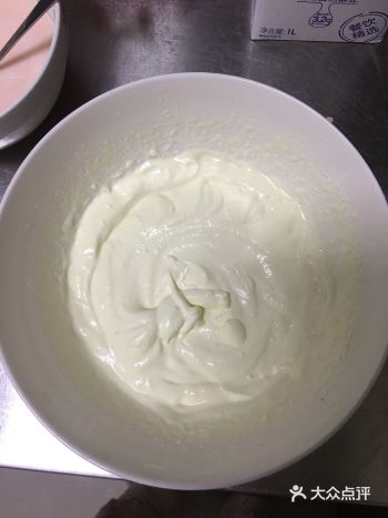 买了一盒淡奶油，每天发愁怎么消耗，就怕万一过期了