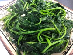 蒜蓉地瓜叶-范饭椰林川湘味海鲜·椰子鸡(三亚湾椰梦长廊店)