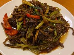 茶树菇炒牛柳-牧羊餐厅