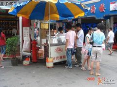 人头攒动-叶氏麻糍(鼓浪屿店)