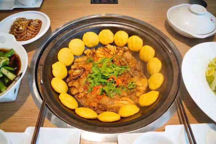 铁锅炖东北人家-"「东北水饺」 和老板说以后去要加酸菜加肉.