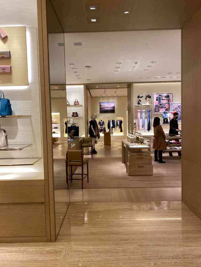 lv路易威登(skp女士店)-"商品:包包 之前lv在中大国际也有店铺.