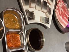 -围炉肉舍•炭烤活鳗•丹东海鲜烤肉(步行街店)