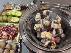 -围炉肉舍•炭烤活鳗•丹东海鲜烤肉(步行街店)