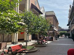 -王府井奥莱临潼小镇(临潼店)