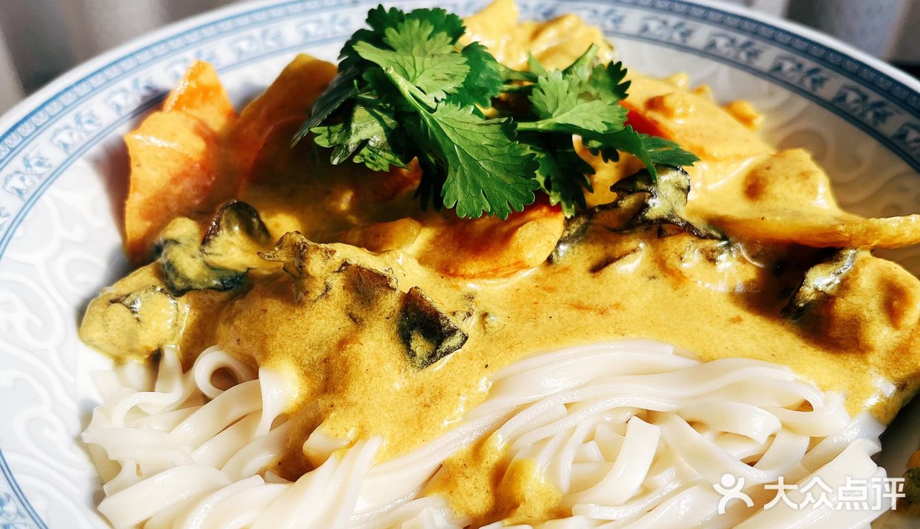 鸡腿奶味咖喱拌面