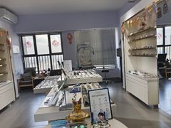 -视野联行眼镜•蔡司•依视路(温江店)