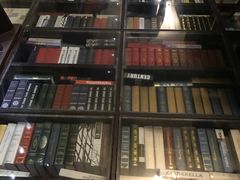 -钟书阁(松江泰晤士小镇店)