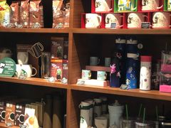 零售区-星巴克臻选(深圳华强北茂业店)