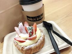 草莓吉士丹麦酥杯-PAPER STONE BAKERY(天汇广场店)