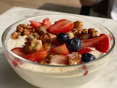 野莓核桃蜂蜜希腊酸奶-The Rug Cafe(王府中环店)