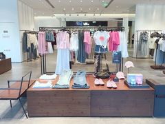 -URBAN REVIVO(上海中庚漫游城店)