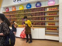 -m豆巧克力世界(上海世茂广场店)