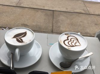 房间景观:房间阳台望出去就是海景