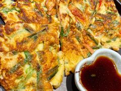 海鲜葱饼-明洞阿姨·韩式酱蟹烤肉·创意料理(三元桥店)