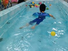 -蓝鲸奇亲子游泳俱乐部