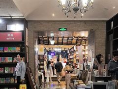 -钟书阁(松江泰晤士小镇店)