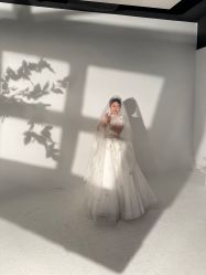 -现代经典婚纱摄影