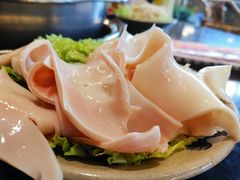 生态猪黄喉-茅草房·河畔园林火锅