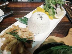 班兰椰香饭配烟熏手撕鸡及色拉-MIKAKU(万达广场上海宝山店)