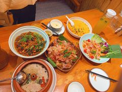 -老滇山寨•云南特色菜•地方菜•民族风情歌舞表演(金碧店)