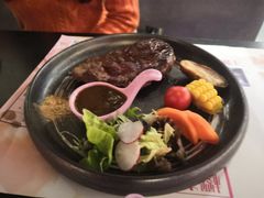 -樱花里音乐餐吧·牛扒椰子鸡(东圃店)