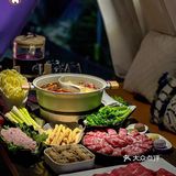 请问，星空🌃帐篷⛺️里吃一顿涮肉是什么感Jio ⁉️