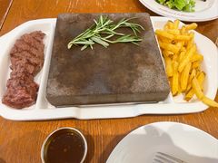 牛山岩石烤安格斯牛腹群扒-Entrecôte 法国牛扒馆(保利·时光里店)
