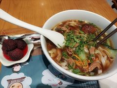 -呷佬·长沙手工米粉(金沙江路店)