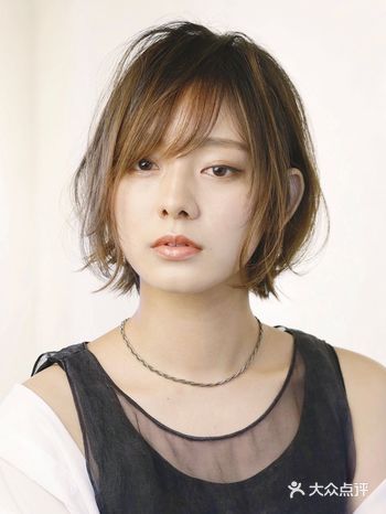 日系啵啵头嘴角短发发型