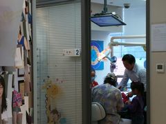 -瑞尔齿科(南京东路名人诊所)