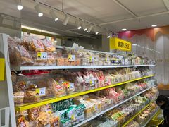 -咻啵翔翔零食基地(万达广场店)
