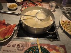 -尚尚仙·酸汤猪手·猪肚鸡火锅(华联万柳购物中心店)