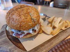 双蛋指椒牛肉汉堡-魏客咖啡(中铁中心店)