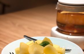 Honey-Marinated Apple