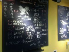 -志龙皇冠吃货椰子铺