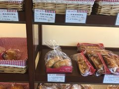 -红宝石·鲜奶小方·海派西点房(金杨店)