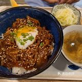 温泉蛋牛肉饭定食意外的好吃，感觉是正宗做法