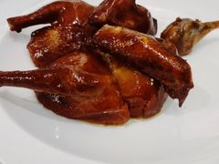 玻璃皮润烧乳鸽-北京厨房(西安SKP店)