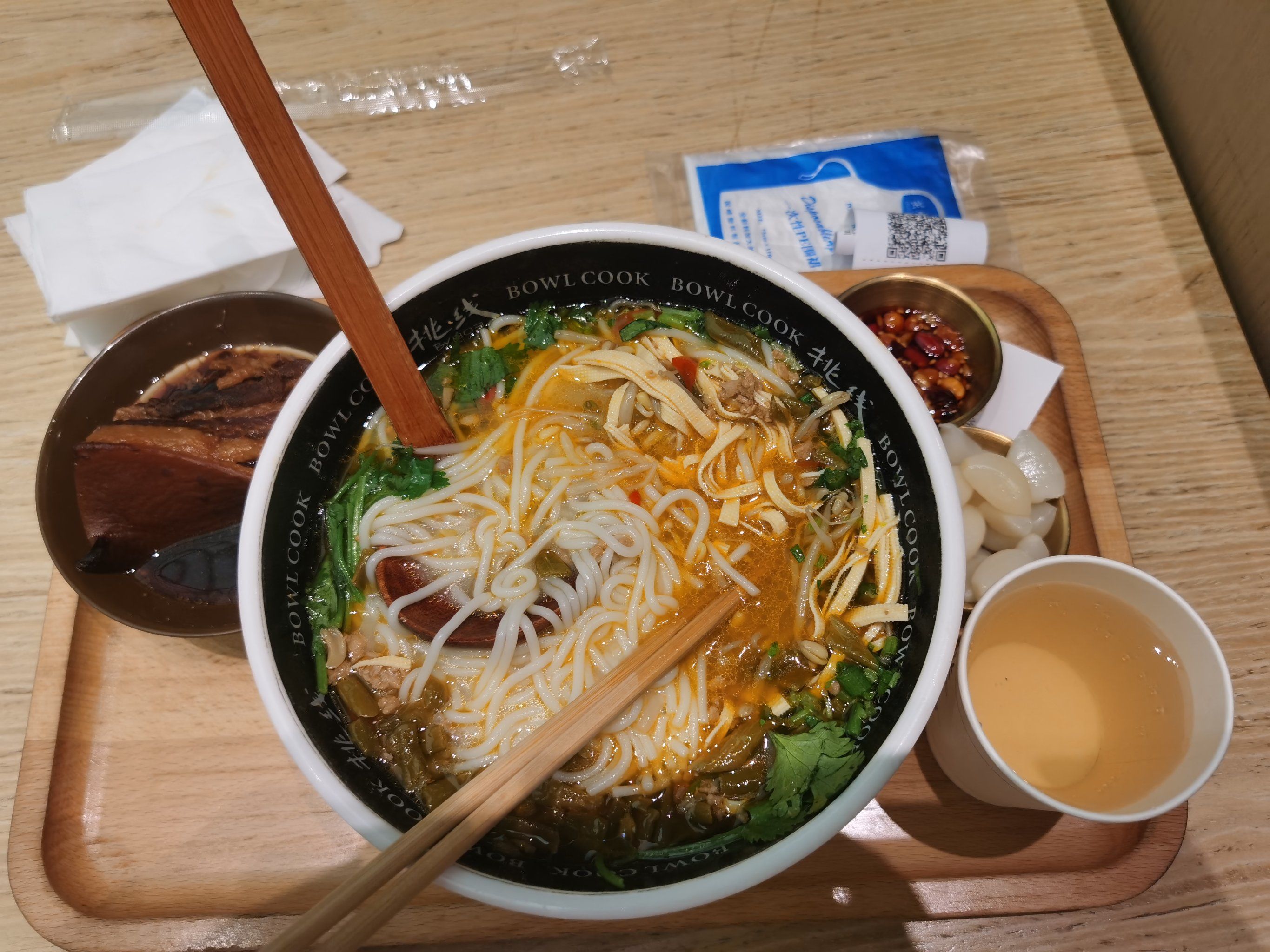 0元玩转这座城挑线米线,现在连锁店蛮多的