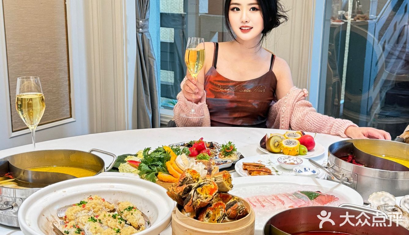 黄金大闸蟹 🦀️帅哥帮你剥🎗快来京彩吃火锅！