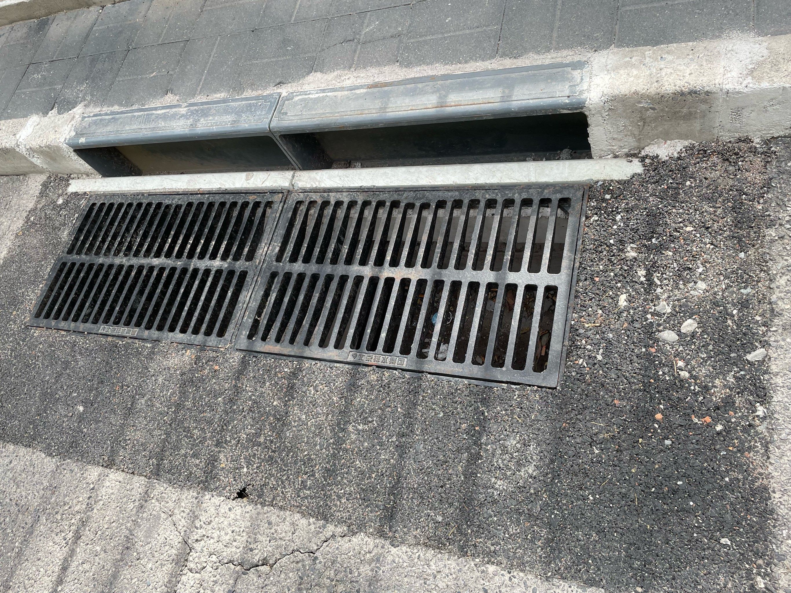 北蜂窝地区雨水排水管道改造,平面排水口改成平立综合排水