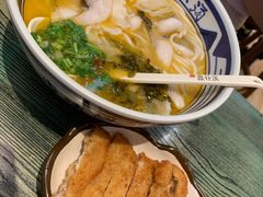 金汤去骨酸菜鱼米粉-鑫花溪牛肉米粉(苏州中心店)