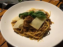 -Lia Cafe
