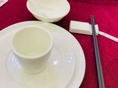餐具摆设-轩记海鲜餐厅·四十五年老字号·经典粤菜(西区彩虹店)