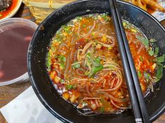 -爆炸头阿姨小四川正宗川味小吃(无任何分店)