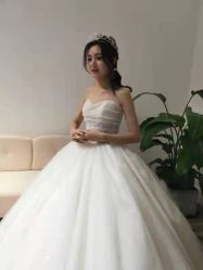 -Lady  Jane高端婚纱礼服馆